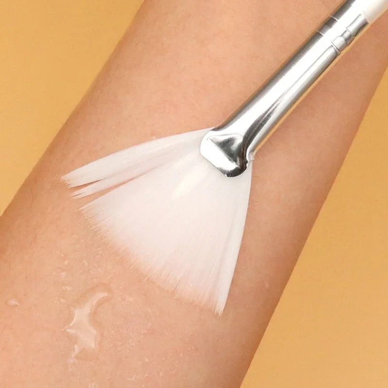 Durable Soft Fan Brush for Facials Makeup Applicator, Oil Control Facial
