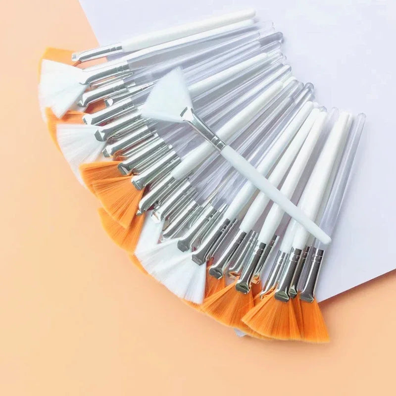 Durable Soft Fan Brush for Facials Makeup Applicator, Oil Control Facial