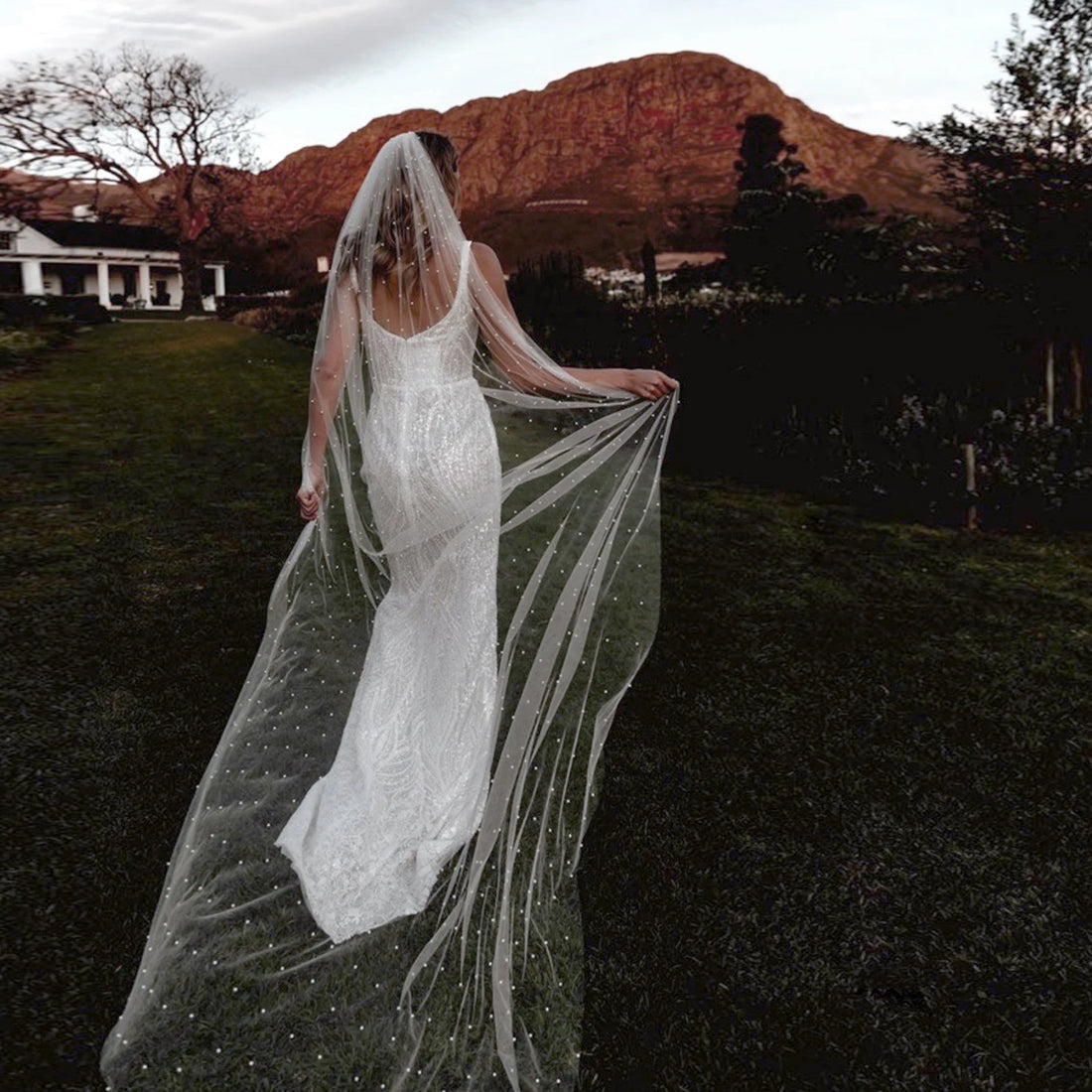 Pearls Bridal Veil Soft 1 Tier Beaded Wedding Veil for Bride