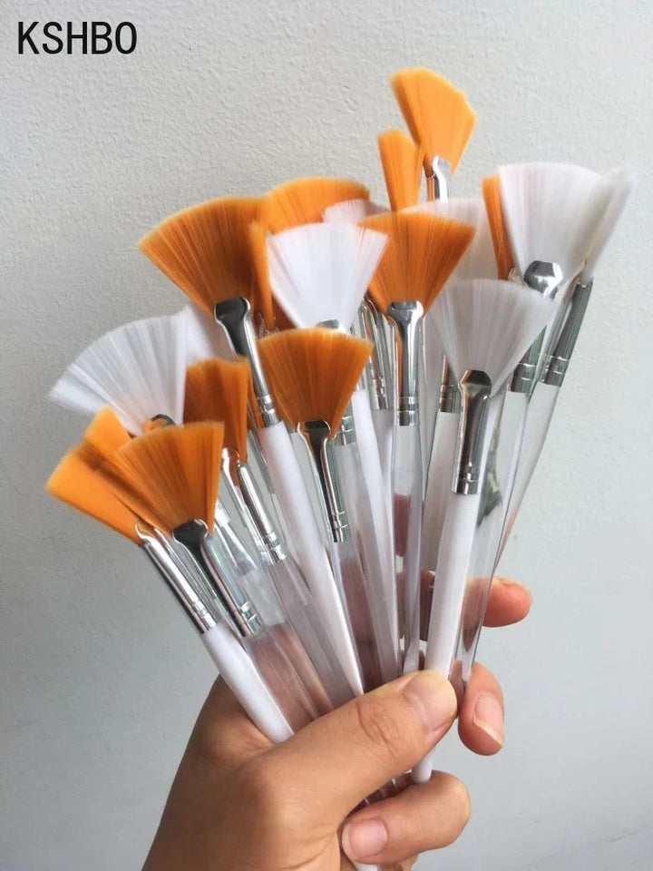 Durable Soft Fan Brush for Facials Makeup Applicator, Oil Control Facial