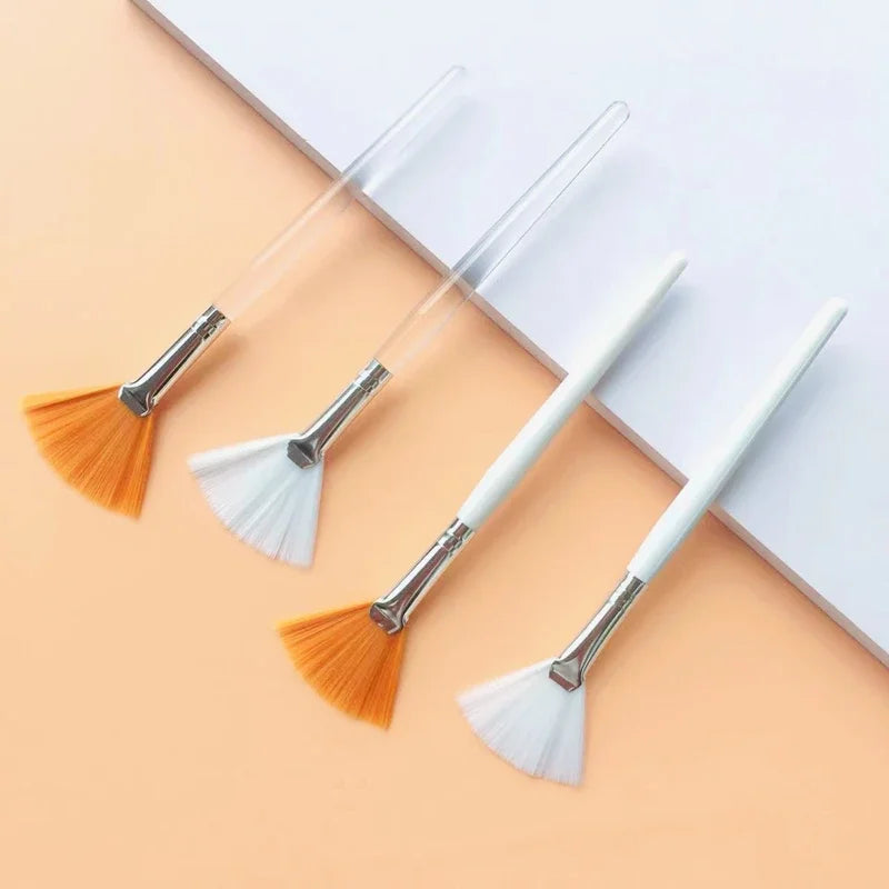 Durable Soft Fan Brush for Facials Makeup Applicator, Oil Control Facial